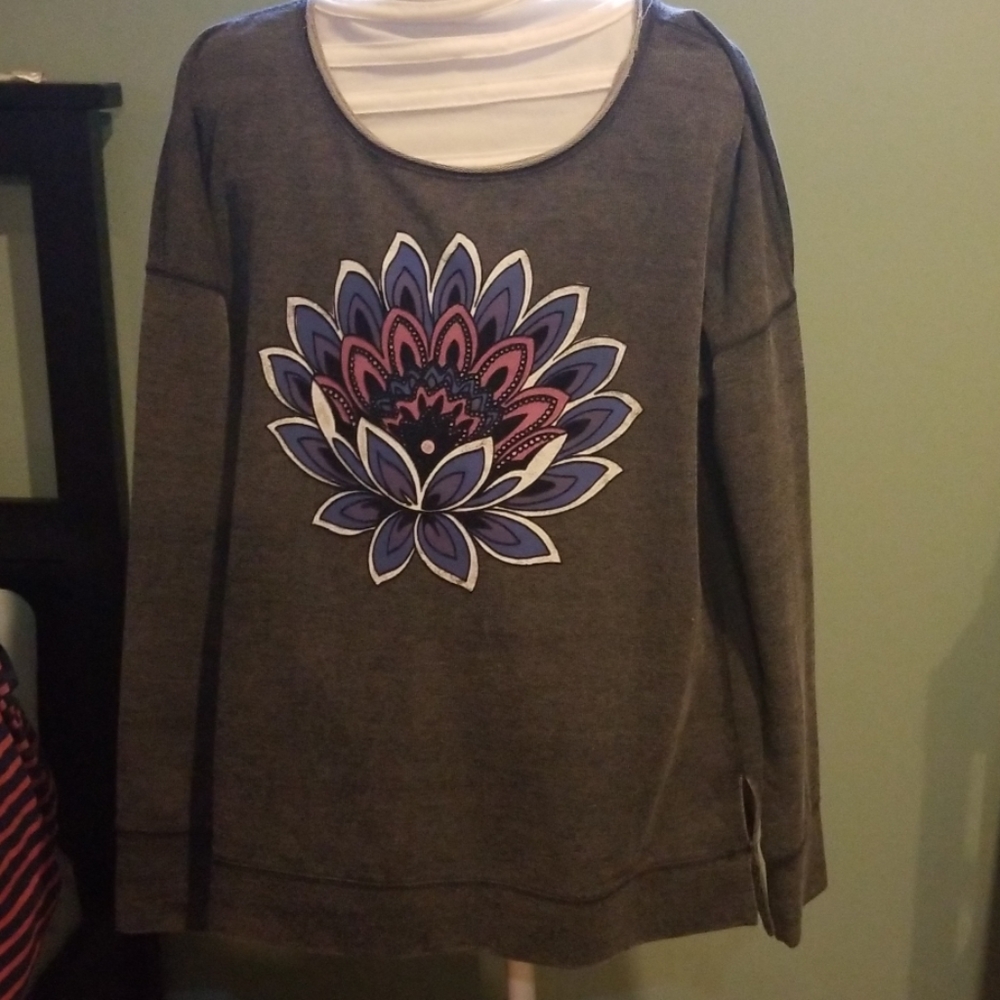Lucky lotus lotus flower yoga sweater Size m